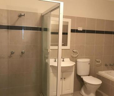 "AIR-CONDITIONED APARTMENT IN THE HEART OF CASTLE HILL" - Photo 4