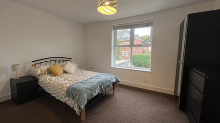 Alumhurst Road, Bournemouth, Dorset, BH4 - Photo 2