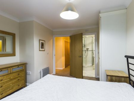 2 bedroom flat to rent - Photo 2