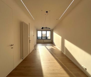 Volledig gerenoveerd duplex-appartement met 3 ruime slaapkamers te ... - Foto 1