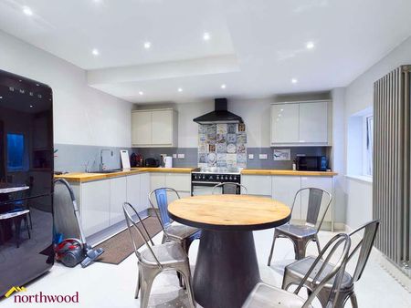 Horse Fair, Banbury, OX16 - Photo 2