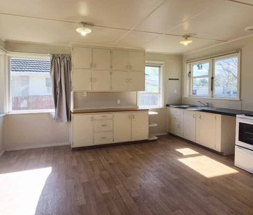 Three Bedrooms, Sunny & Spacious - Photo 5