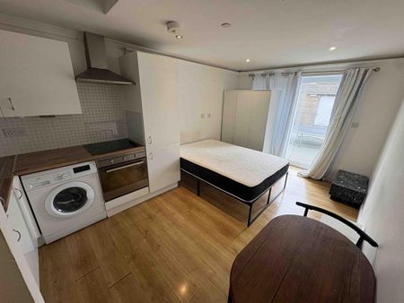 1 bedroom flat to rent - Photo 2