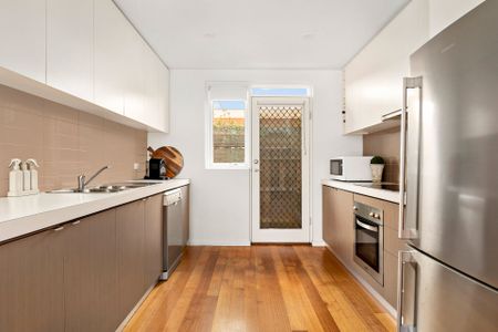 2/257 Buckley Street, Aberfeldie - Photo 3