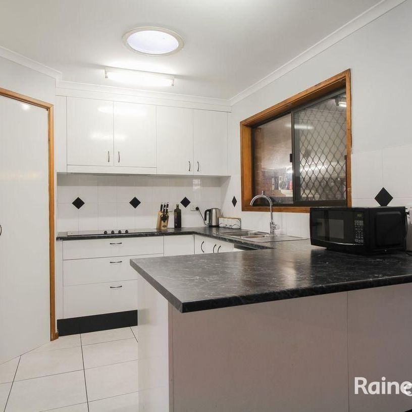 10 Barret Street, Flinders View, QLD 4305 - Photo 1