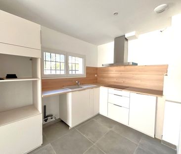 Location Maison 4 pièces 74m² ROQUEFORT 13830 - Photo 1