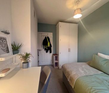 Salisbury View (Room 2), Armley, Leeds - Photo 6