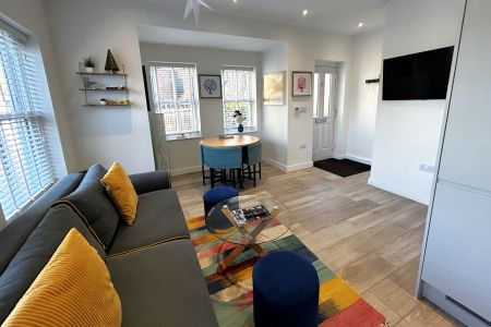 3 Claremont Road, West Byfleet - 1 bedroomProperty for lettings - Seymours - Photo 2