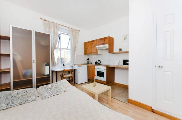 Studio to rent - Photo 1