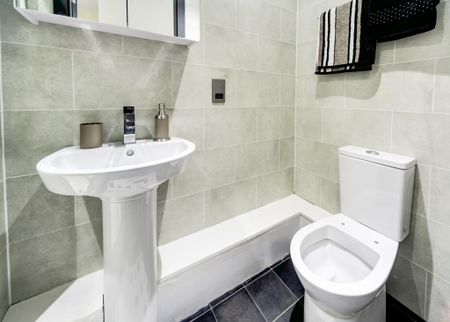 6 bedroom house to rent - Photo 4