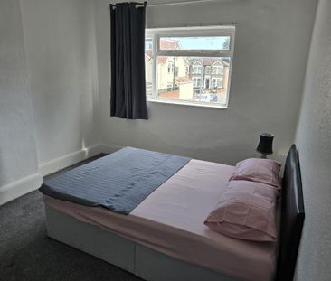 1 bedroom in a house share to rent - Photo 4