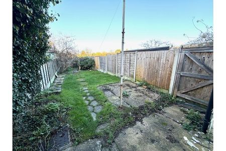 2 bedroom terraced house to rent - Photo 4