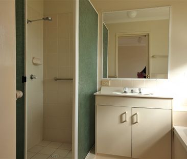 Fresh Paint, New Carpet, Fantastic Location! - Photo 5