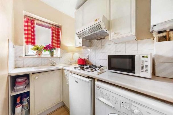 Westmoreland Terrace, Pimlico, SW1V - Photo 1