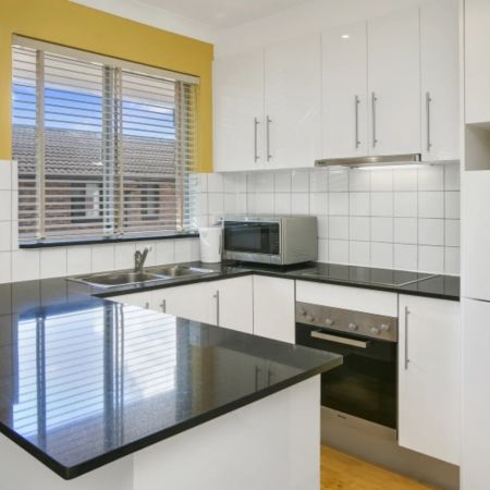 Renovated North Facing Apartment - Photo 3