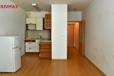 Pronájem bytu 1+kk v osobním vlastnictví 30 m², Hradec Králové - Fotografie 2