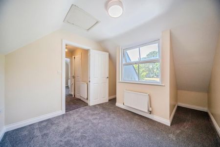 4 bedroom semi-detached house to rent - Photo 3