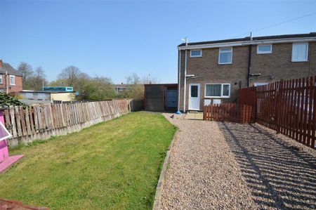 2 bedroom end of terrace house to rent - Photo 5