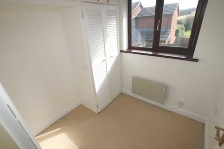 3 bedroom end of terrace house to rent - Photo 3