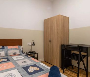 Comfortable room for rent in 6-bedroom apartment in El Raval - Foto 6