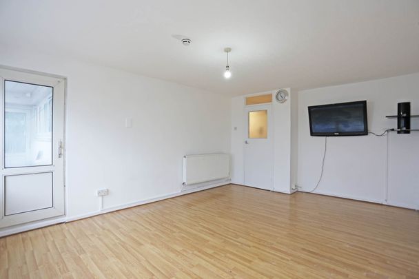 Price £2,000 pcm - Available Now - Unfurnished - Photo 1