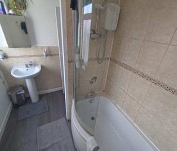 4 bedroom terraced house to rent - Photo 1