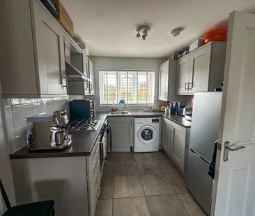 3 bedroom semi-detached house to rent - Photo 4