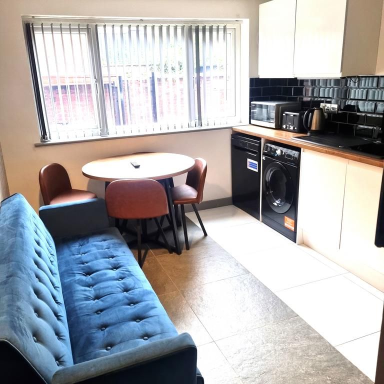 3 bedroom apartment to rent - Photo 1