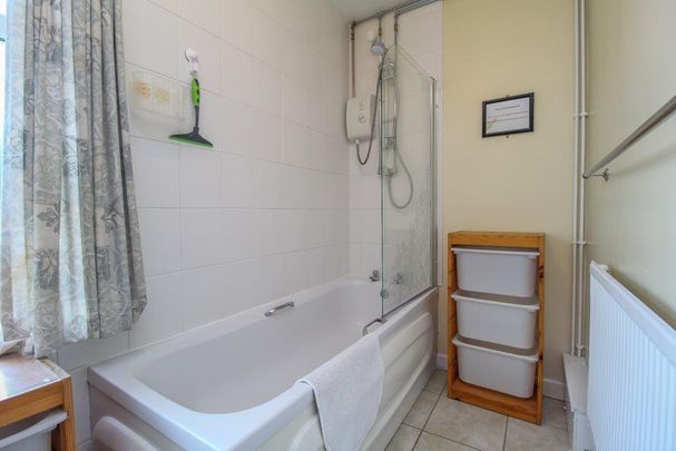 1 bedroom in a house share to rent - Photo 1