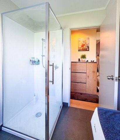 Two-Bed Unit Steps away from the University - Photo 2