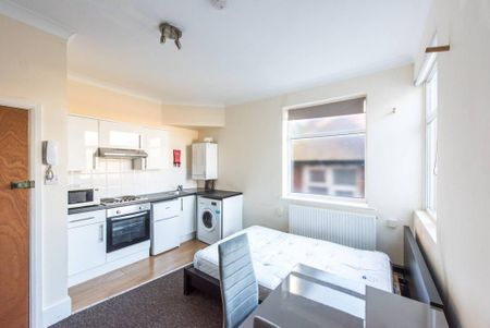 Studio to rent - Photo 3