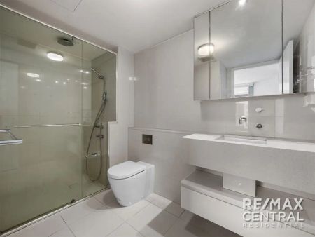 “SPACIOUS 2x2x1 APARTMENT at WATERS EDGE!” - Photo 4
