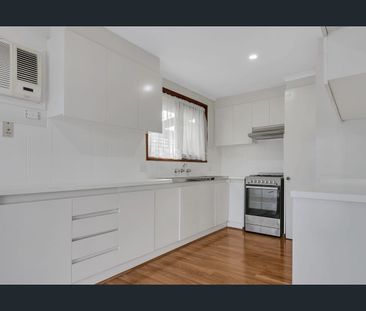 Family Home in Craigieburn - Photo 6