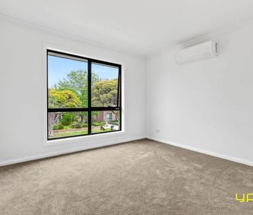 Brand New Spacious Family Home in Notting Hill! - Photo 4