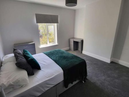 4 bedroom house of multiple occupation to rent - Photo 3