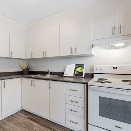 2740 Jane Street - Photo 3