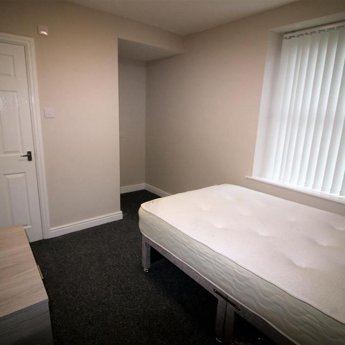 5 bedroom private hall to rent - Photo 1