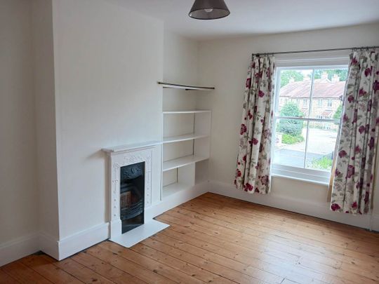 End Terrace House to rent in Church Street, Great Shelford, CB22 5EL - Photo 1