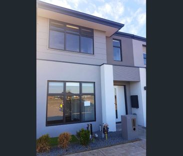 Spacious Four-Bedroom Townhouse Opposite Bells Reserve! - Photo 6