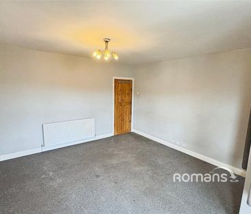 3 bedroom flat to rent - Photo 4