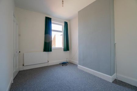 2 bedroom end of terrace house to rent - Photo 3