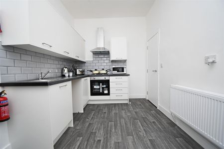 1 bed house share to rent in Queensberry Road, Burnley, BB11 - Photo 2