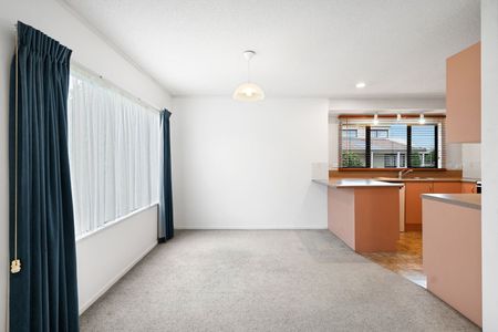 Charming 3-Bedroom Family Home for Rent in Dinsdale, Hamilton Discover comfortable living in this well-maintained 3-bedroom, 1-bathroom residence located in Dinsdale. - Photo 3