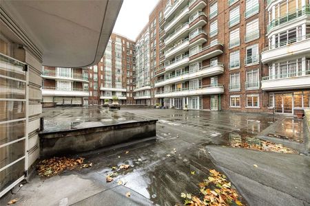 Modern three bedroom apartment set within a portered development - Photo 2