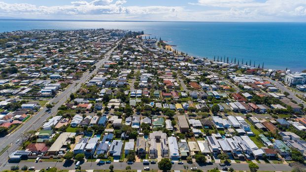 Spacious Private Townhouse in Prime Scarborough Location! - Photo 1