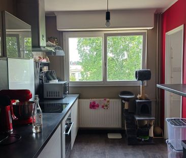 Location Appartement 3 pièces 77m² - Photo 3