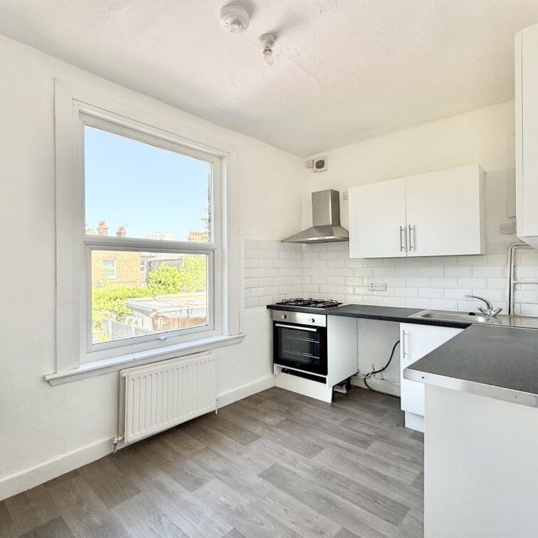 2 bed Flat Burdett Avenue, SS0 - Photo 1