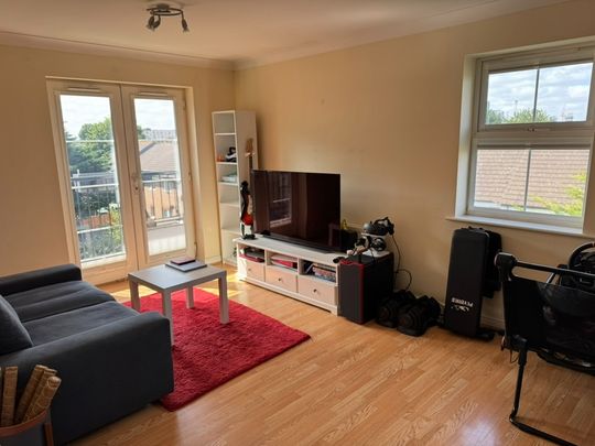 2 Bed Flat, Piper Way, IG1 - Photo 1
