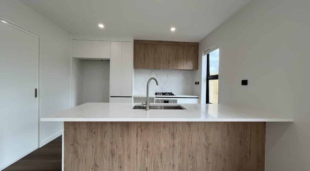 garage middle unit brand new - Photo 1