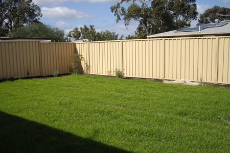 Modern 3 Bedroom Property in Smithfield Plains - Photo 3